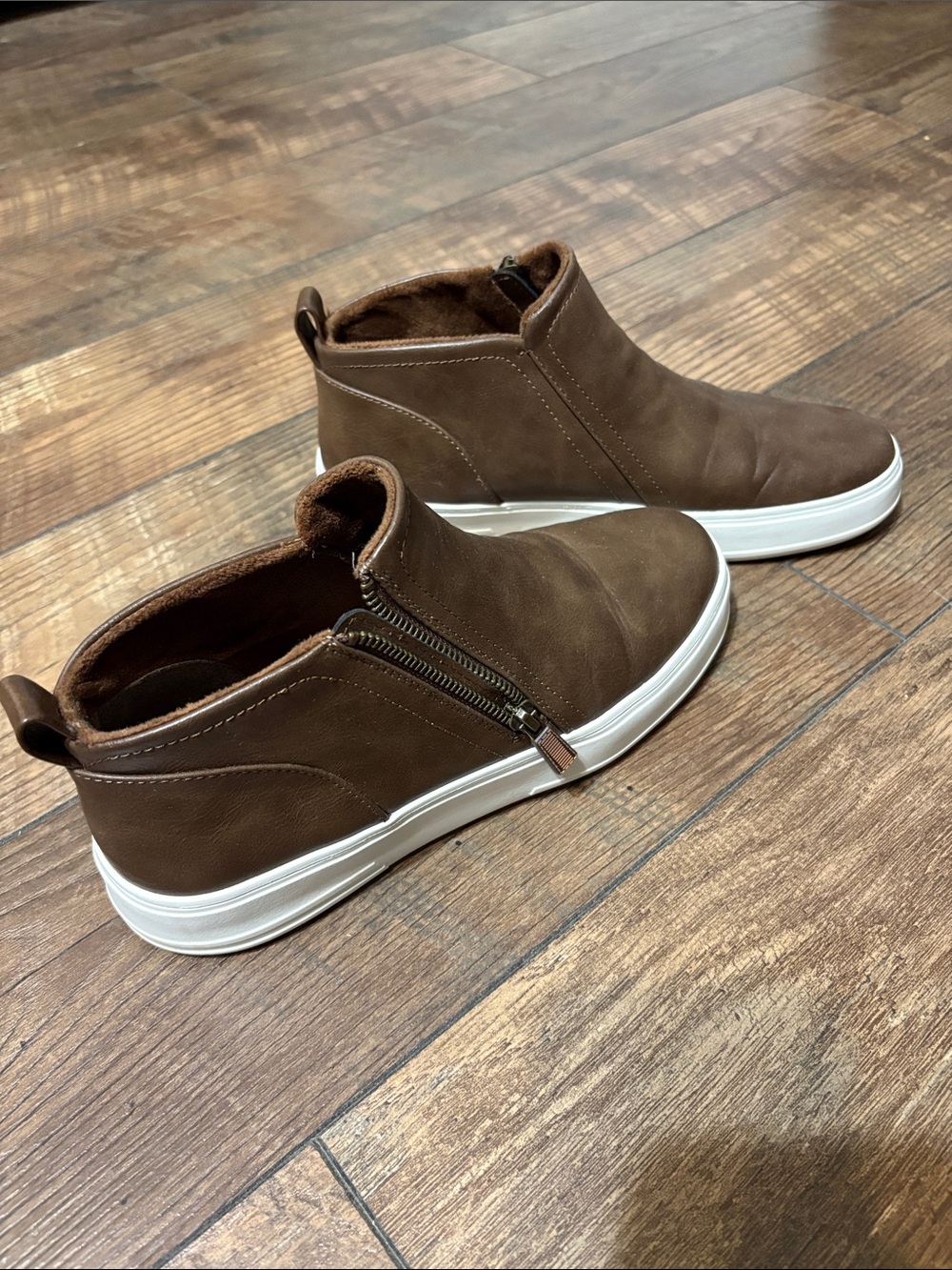 dearfoams Men's Brown Chukka Sneaker Boots with Side Zip